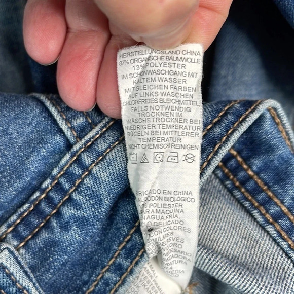 PRANA Cropped Jean Jacket Blue Medium Wash Denim Stretch Crochet Flower Pin S - Picture 11 of 13